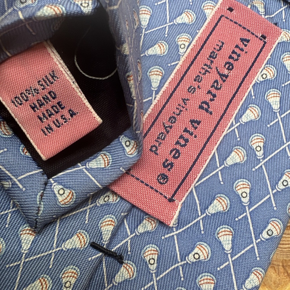 Vineyard Vines Blue Silk Tie with Classic Pattern